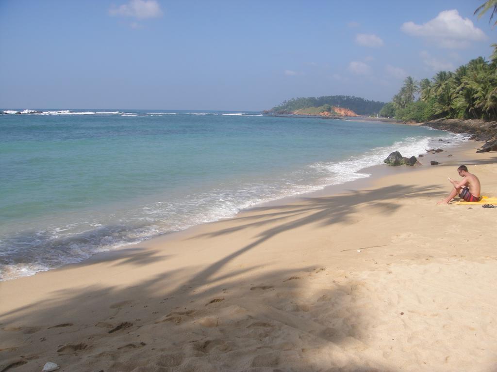 Sunray Rest - Beach View Homestay Mirissa Exterior photo